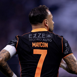 Maycon troca o Corinthians pelo Atl�tico-MG