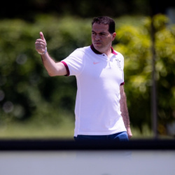 Corinthians define alvos para eventuais urg�ncias no mercado