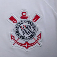  deriva, com o casco rachado