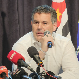 Essa fala do Armando Mendon�a era papo de expuls�o na hora