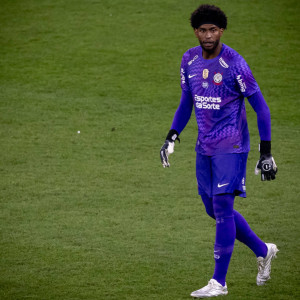 Que diferen�a faz a resposta do Hugo?