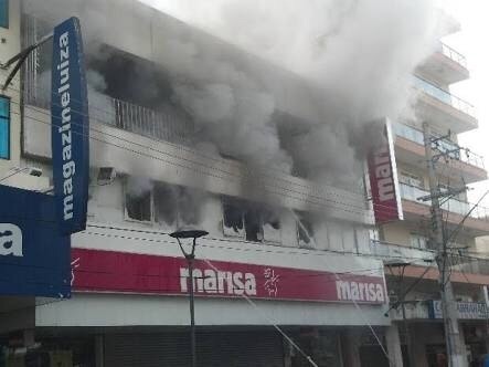 Urgente:sede do São Paulo incendiada...