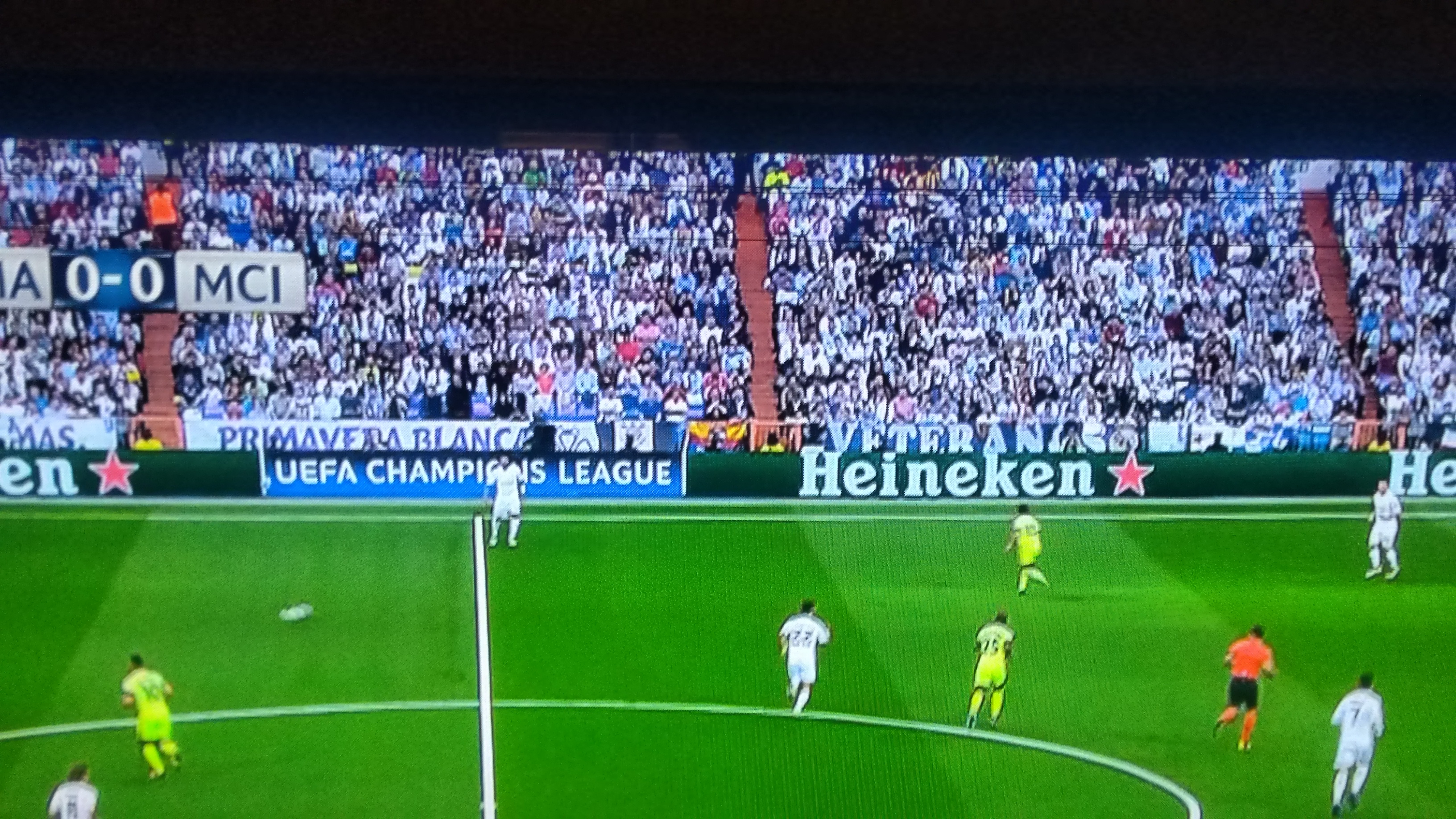 Bandeira do Corinthians no jogo do real Madri vs Manchester city