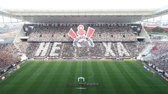 Corinthians segue l�der