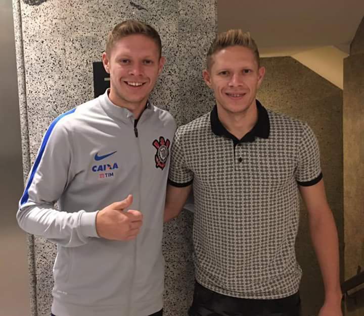 Um Marlone joga muito imagina dois?