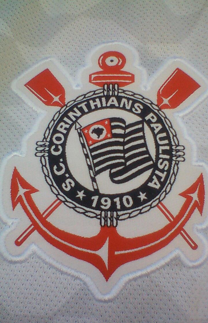 Camisa que empena varal