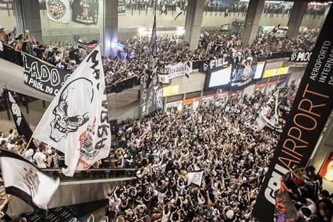 Recep��o ao Drogba no Aeroporto.