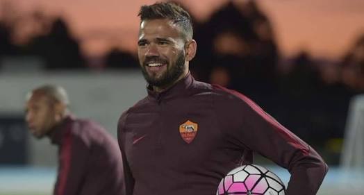 Pai de L.Castan chegar ter�a com novidades