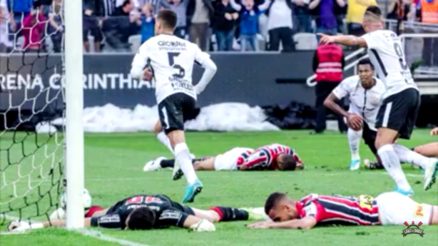 essa imagem representa todos os anos de rivalidade de Corinthians  So Paulo