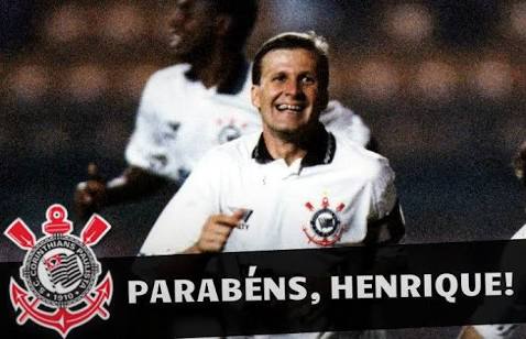 Zagueiro Henrique vestindo a camiseta do Corinthians!