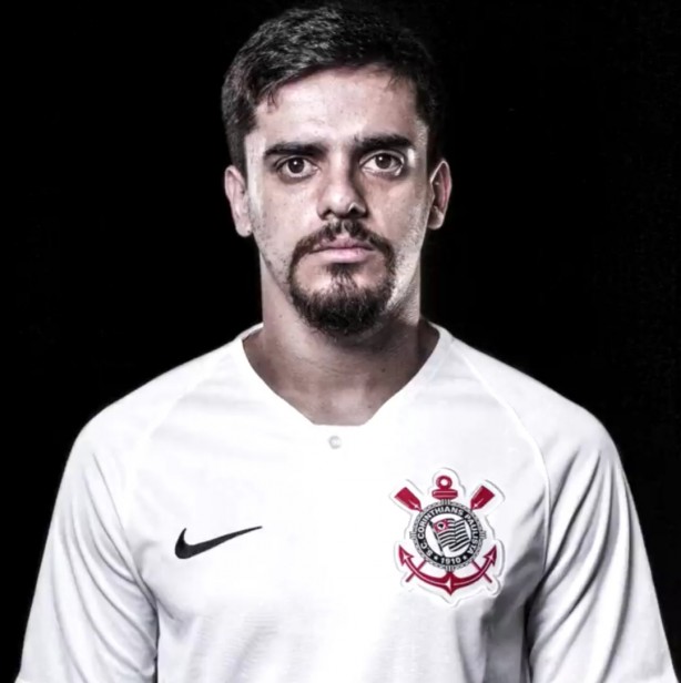 A real da camisa branca