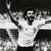 Em 1981, S�crates comemora o gol sobre o Santos em partida do Paulista