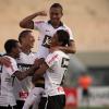 Jorge Henrique comemora com Paulinho, Ralf e Edenilson o gol do Corinthians