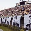 A torcida espalha pelo Pacaembu bandeiras com retratos de alguns dos dolos do clube paulista