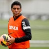 Paulinho, que chegaram a dizer que no jogaria mais pelo Corinthians, treinou como titular