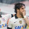 Abraado com Guilherme, Pato comemora o gol