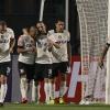 Unidos, jogadores do Corinthians comemoram o gol