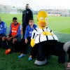 Homer Simpson com os jogadores do Corinthians