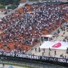 A torcida do Corinthians levou faixas e bandeiras homenageando as vtimas do Japo