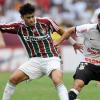 Ramon disputa bola com o atacante do Fluminense