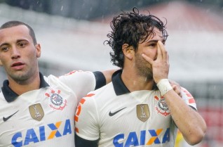 Brasileir�o 2013: Atl�tico-PR 1x1 Corinthians