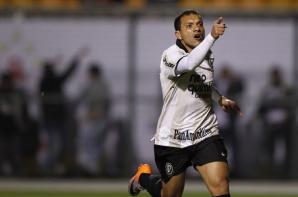 Corinthians goleia Gr�mio Prudente no Pacaembu por 3x0