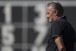 Pela primeira vez no ano, Tite fecha treino do Corinthians