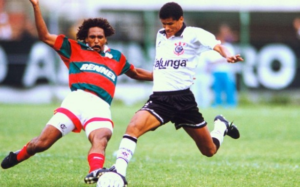 Rivaldo atuou pelo Corinthians entre 1993 e 1994