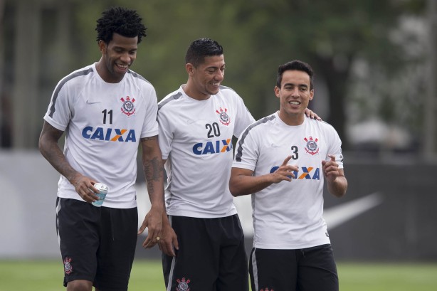 Gil, Ralf e Jadson trocaram o Corinthians pelo futebol chins na virada do ano