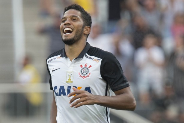 Yago marcou o segundo gol contra o São Paulo na Arena