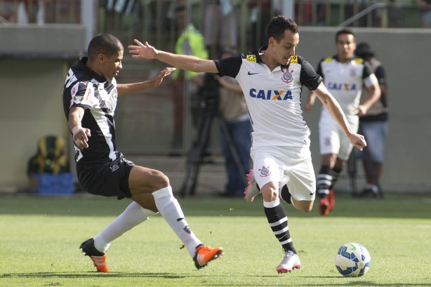 Em 2015, Corinthians venceu Atltico-MG por 3 a 0 em pleno Independncia