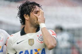 Cada gesto como este de Pato custou R$ 2,4 milhes ao Corinthians