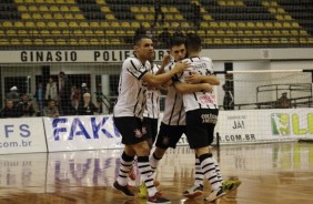 Com vitória elástica, Corinthians segue com vantagem nas semifinais da Liga Paulista de Futsal.