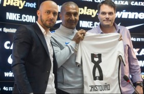 Cristóvão foi apresentado pelo gerente de futebol Alessandro e pelo diretor adjunto Edu Ferreira
