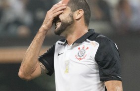 Danilo ainda não teve contrato renovado com Corinthians