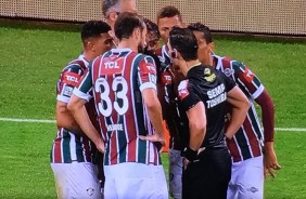 Fluminense reclamou muito da arbitragem da partida desta quarta