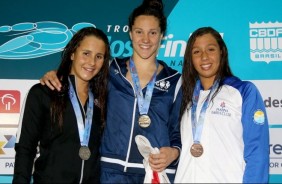 Natalia de Luccas (&agrave; esquerda), faturou a medalha de prata