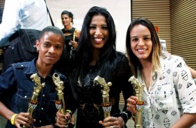 Quatro jogadoras que atuaram pelo Corinthians no Paulista receberam prêmios.