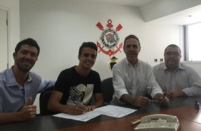 Rodrigo assinou novo contrato nesta quarta-feira