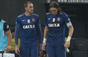Walter ( esq.) e Cssio concorrem ao posto de titular do gol do Corinthians desde 2013