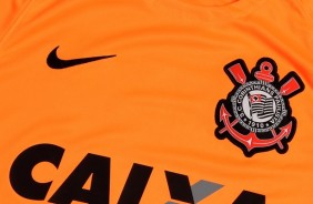 Camisa laranja do Corinthians com 90 reais de desconto no ShopTimão