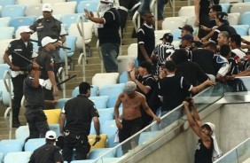 Torcida do Corinthians entrou em confronto com polcia militar do Rio