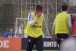 Vilson acerta soco em Marciel durante treino do Tim�o; volante brilha e faz gola�o