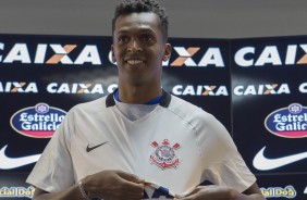 J  o primeiro reforo anunciado pelo Corinthians para 2017