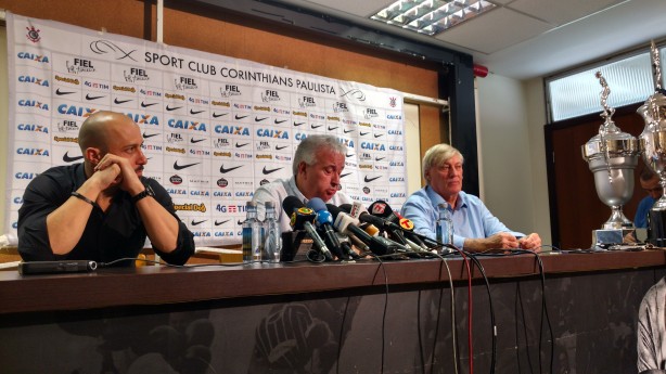 Roberto de Andrade admitiu possibilidade de demora na contratao de novo tcnico