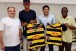 Carlinhos faz visita e ganha moral do ex-clube nas redes sociais