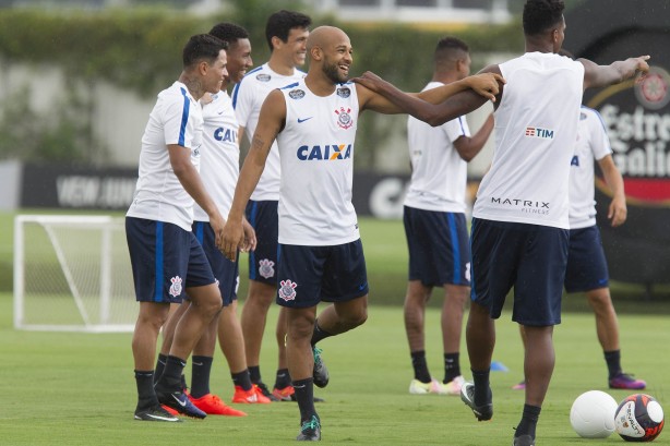 Com Fellipe Bastos, elenco do Corinthians est pronto para viajar rumo aos Estados Unidos