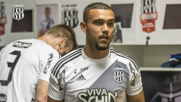Apalavrado, Pottker no poder atuar pelo Corinthians na Copa do Brasil.