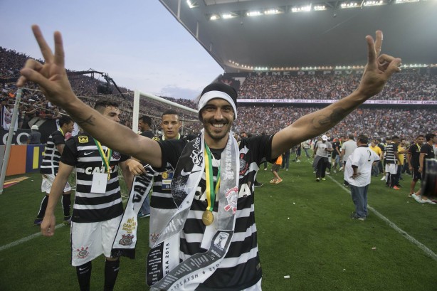 Uendel era dono da lateral esquerda do Corinthians desde a sada de Fbio Santos