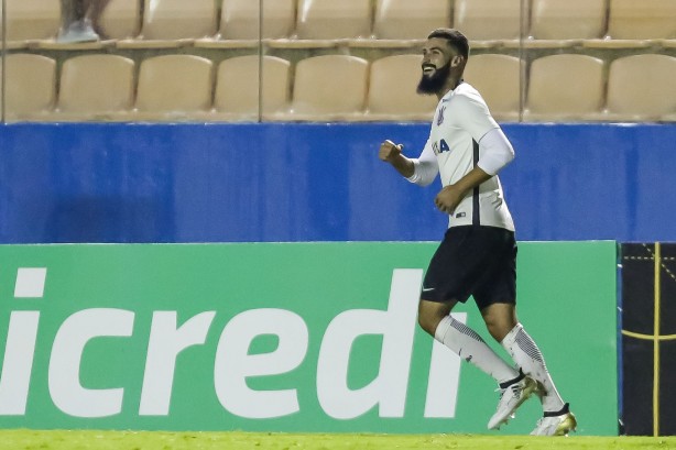 Zagueiro anotou o segundo gol do Corinthians em Barueri